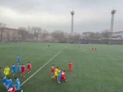 Шымкенттегі футбол матчында жаппай төбелес болды: екі ойыншы ауруханаға түсті