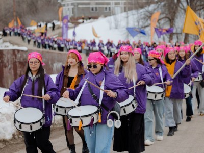 «Менің дауысым – менің күшім»: Алматыда белсенді қыздар қазақстандықтарды референдумға шақырды