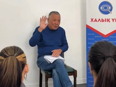 Дос Көшім референдум бақылаушыларын оқытуда