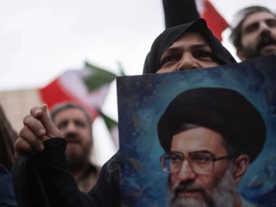 Әли Хаменейдің әйелі АҚШ пен Израиль шабуылынан аман қалған