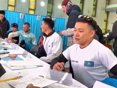 Жезқазғаннан Сәтбаевқа дейін жүгіріп барып дауыс берді: марафоншылар елді таңғалдырды