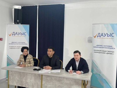 Референдум күні мыңдаған бақылаушы не байқады