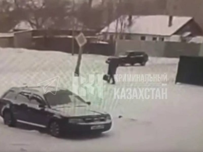 Қарағандыда әйелдің үстіне баған құлап, қайтыс болды