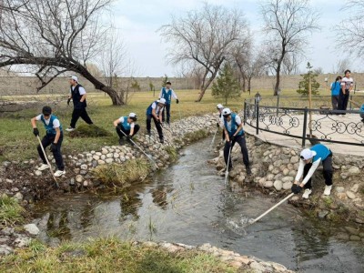 Жас қазақстандықтар «Мөлдір бұлақ» республикалық акциясына қатысуда
