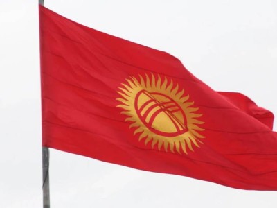 Қырғызстан ІІМ басшысына темекі шеккені үшін айыппұл салынды