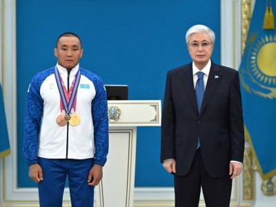 Мемлекет басшысы ХІV Қысқы Паралимпиада ойындарының чемпионы Ербол Хамитовты марапаттады