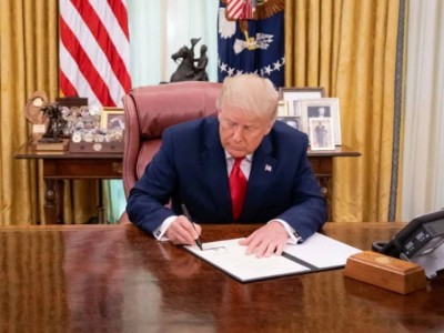 АҚШ долларында Дональд Трамптың қолтаңбасы пайда болады