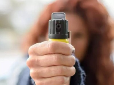 Өскеменде мектеп оқушысы автобус ішінде бұрыш баллонын шашып жіберді