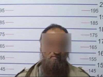 Қырғызстанда ер адам балаларға ішіне ине салынған кәмпит таратқан