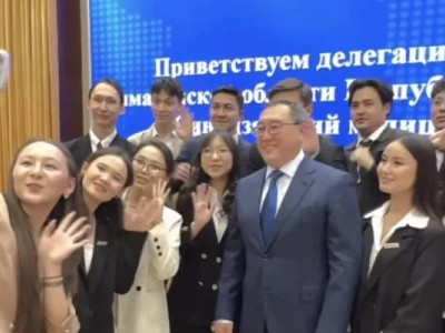 Сұлтанғазиев Қытайға сапарында өзін Қазақстан президенті сезініп жүр ме?