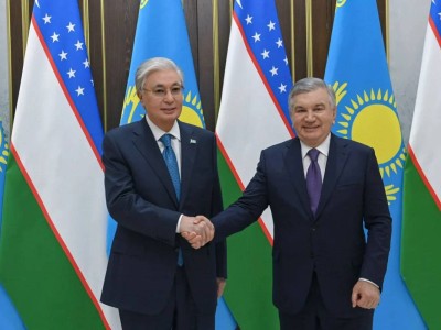 Қазақстан мен Өзбекстан президенттері Бұхараның тарихи орындарын аралап көрді