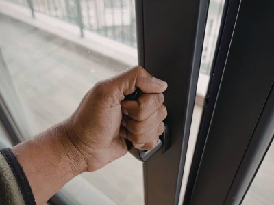 Алтыншы қабаттан құлап кеткен 5 жасар бала көз жұмды