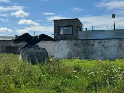 Атыраудағы қанды қылмыс: өмір бойына сотталғандар "Қара бүркітке" этапталды