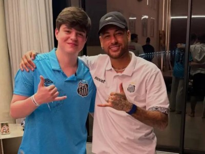 "Қазақстан мен Бразилия – бір туған": Қазақ киберспортшысы әйгілі футбол жұлдызымен кездесті (ФОТО)