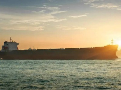 Иран әскері Ормуз бұғазындағы екі кемені басып алды