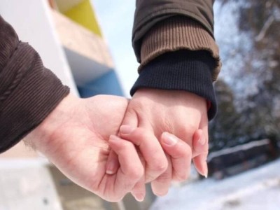 21 жастағы бойжеткеннің 2 жыл бойы сөйлесіп жүрген жігіті өзінің әкесі болып шықты