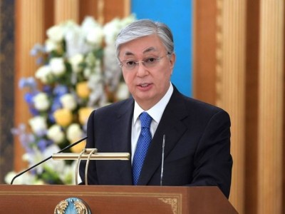 Тоқаев қазақстандықтарды Жеңіс күнімен құттықтады
