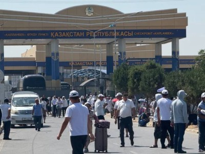 Қазақстан мен Өзбекстан шекарасында адам кептелісі туындады