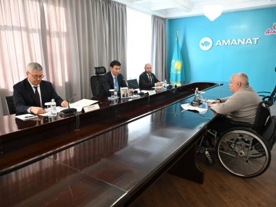 Алматы әкімі AMANAT партиясы алаңында тұрғындарды қабылдады