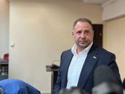 Зеленский кеңсесінің бұрынғы басшысы Андрей Ермак қамауға алынды