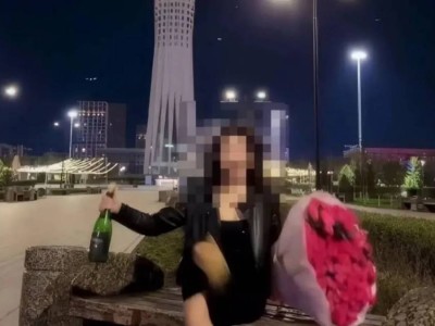 Астанада "Бәйтерек" маңында шампан атқан блогер айыппұл арқалады