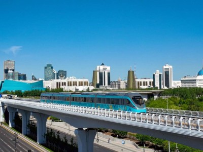 Астана LRT-сындағы сорақылық: Жолаушылардың кесірінен пойыздар бұғатталып жатыр