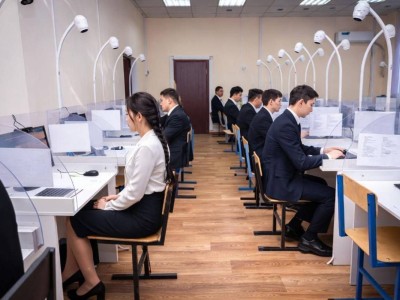 Смарт көзілдірік пен микроқұлаққап: ҰБТ-да ереже бұзған талапкерлер ұсталды