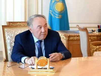Назарбаевтың саяси серіктері кейін әулетпен қалайша жақындасты?