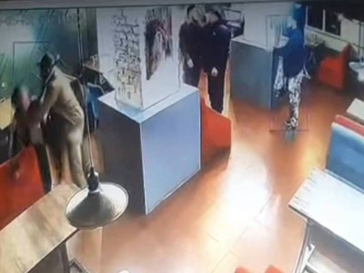 Балқаштағы кафеде атыс болып, даяшы қыз жараланды