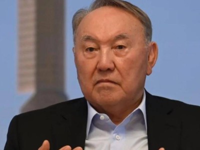 "Ауырмаңыз, Нұрсұлтан аға!": Назарбаевқа арналған жазба желіде талқыға түсті