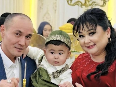 «Бөлек кеттік»: Роза Әлқожа келінінен іргесін аулақ салғанын айтты