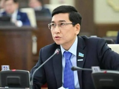 Асхат Аймағамбетов білім саласындағы жаңа шешімге алаңдаушылық білдірді