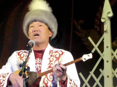 "Демалсам, халық кетіп қалады": Қайрат Қабышев 100 ән айтуға бел буды