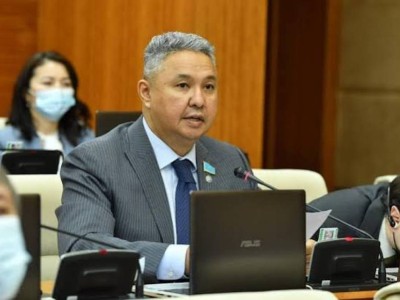Азат Перуашев "Ақ жол" партиясы төрағалығынан кететінін мәлімдеді