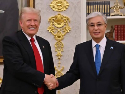 Тоқаев Дональд Трампты туған күнімен құттықтады