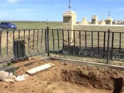 Қарағандыда екі отбасы бір қабірге таласып, мәйіт қазып алынды