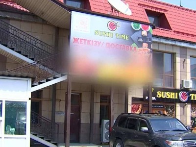 Суши кафесінен 65 адам уланып қалды