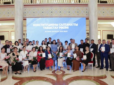 Астанада Президент атынан жаңа Конституцияның арнайы басылымы табысталды