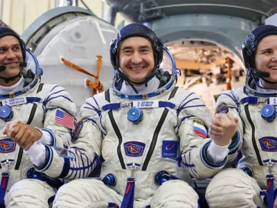 Халықаралық ғарыш станциясына ұшатын үш ғарышкер Байқоңырға келді
