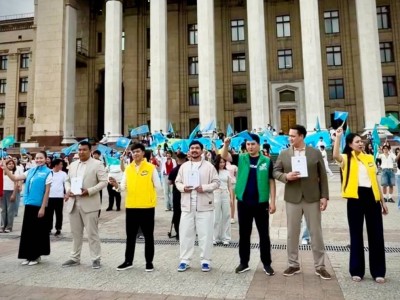 Алматы жастары жаңа Конституцияның күшіне енуін ауқымды перформанстар мен арт-акция арқылы атап өтті