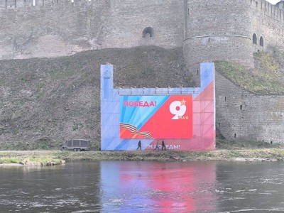 Ресей шекарадағы алып экран арқылы Эстонияға сес көрсетіп отыр