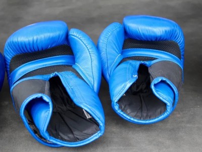 Бокстан бұрынғы әлем чемпионын үйінің маңында өлтіріп кетті