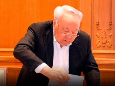 Нұрсұлтан Назарбаев үйінде дауыс берді