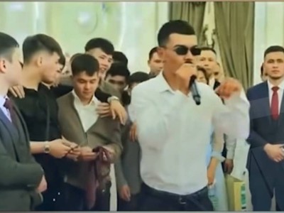Тойда тілек айтқан жігіт жұртты ашуландырды