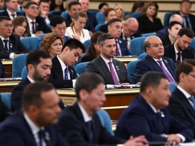 Депутаттарға кез келген жерде сұрақ қоюға болмайды: Құрылтай жаңа тәртіп енгізбек