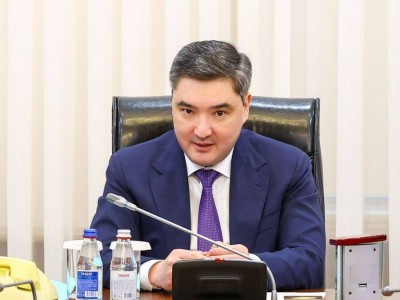 "Жұмыс істегісі келген адам жұмыс табады": Бектенов пен Еңбек министрі Қазақстандағы еңбек нарығы туралы айтты