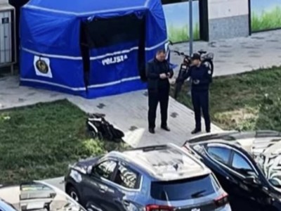 Әйел 15-қабаттан секіріп, арбадағы баланың үстіне құлады: екеуі де қаза тапты