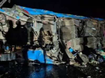 Мектеп оқушылары мінген автобус апатқа ұшырап, 20 адам көз жұмды