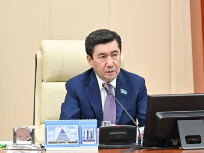 Ерлан Қошанов Қазақстан Халық Кеңесінің төрағасы болып сайланды