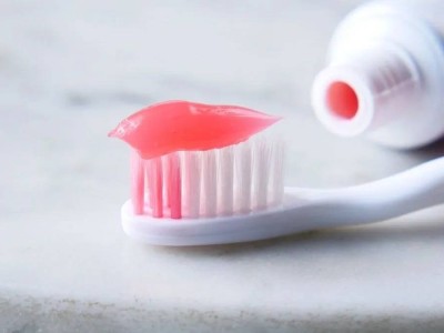 Ақтауда контрафактілік тіс пастасын сатқан кәсіпкерге 90 мың теңге айыппұл салынды